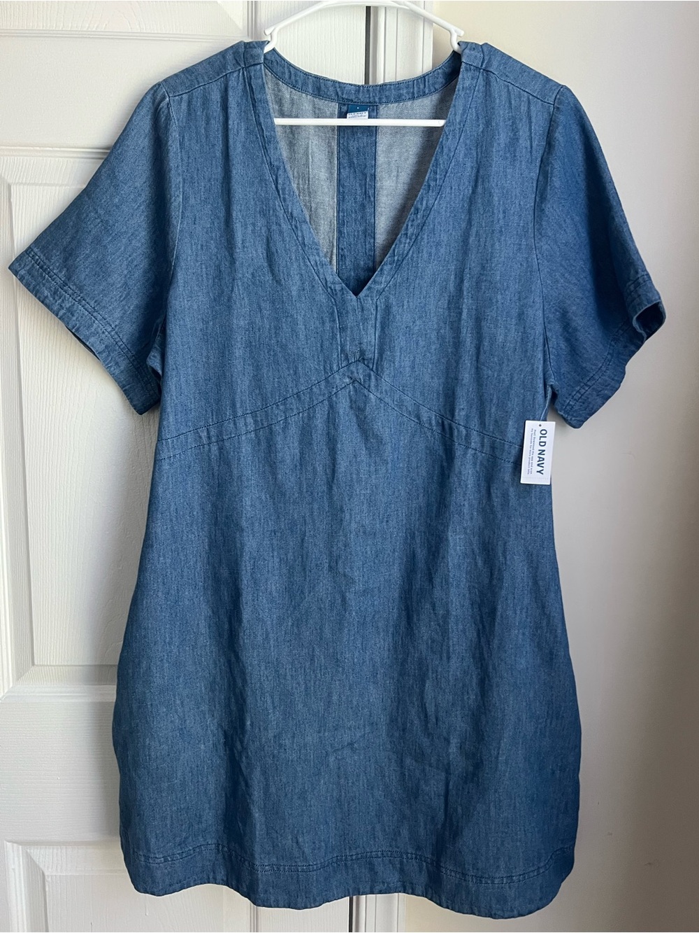 NWT Old Navy Blue Chambray / Denim Short Sleeve V-Neck Mini Shift Dress Large